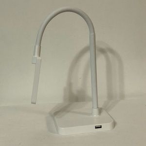 Maxlite slim Led Desk Lamp with USB charging port. White